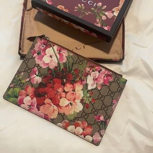 Gucci authentic zipper clutch
